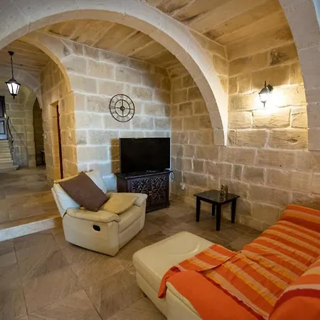 5 Bedroom With Private Pool Semesterbostad