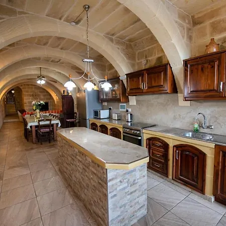 5 Bedroom With Private Pool Semesterbostad