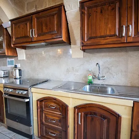 5 Bedroom With Private Pool ガルブ