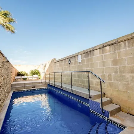 5 Bedroom With Private Pool