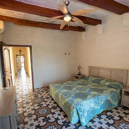 Semesterbostad 5 Bedroom With Private Pool Għarb