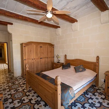 5 Bedroom With Private Pool Semesterbostad