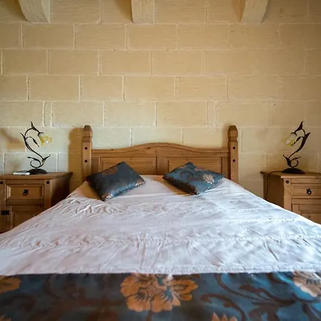 5 Bedroom With Private Pool Gharb (Gozo)