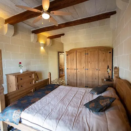 5 Bedroom With Private Pool Gharb (Gozo)