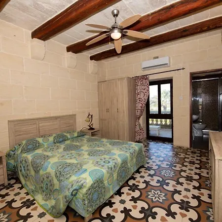 5 Bedroom With Private Pool Gharb (Gozo)